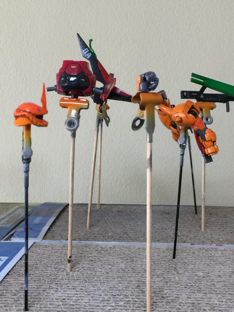 グフ・イグナイテッド スミ入れと
つや消しトップコートを吹いた
制作工程