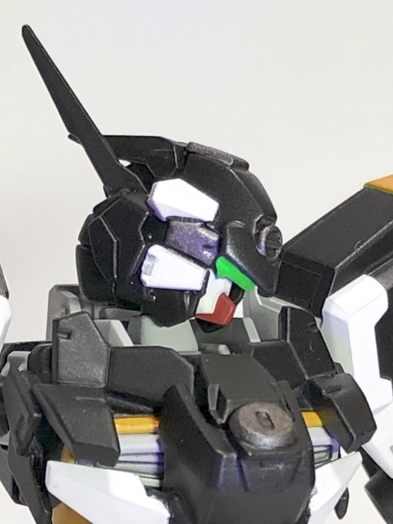 ツインアイ部は、バイザー型にしました