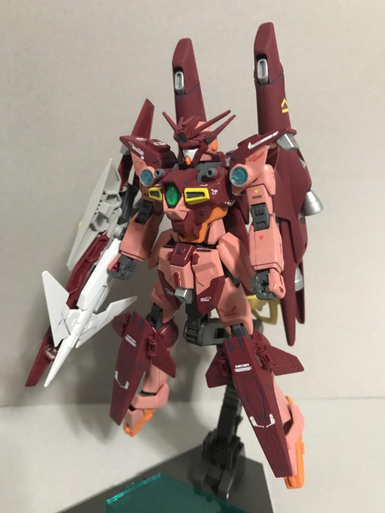 シュペールランシエ立ち姿。
こちらは大型のランスを持たせ、最大速を上げるイメージで仕上げました。こちらもシュペールアルクと同じくプラ板、デカールを使用しディテールアップしました。