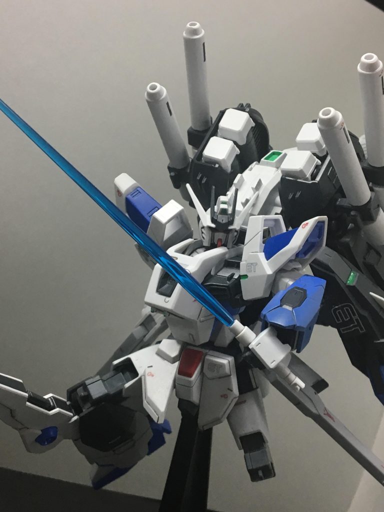 『覚醒されし力』
GBNのバトルにて窮地に陥ったEx-Fが突如覚醒、Ex-sのパーツを使用したことにより機体データの片隅にいた微かな『とある力』が目覚め、瞬時に敵を撃破した。と言う設定ですw
Ex-sのALICEの覚醒みたいな設定を導入しツインアイを赤に塗装した頭部も用意しましたが…塗りが甘かったのとどう撮っても上手く赤が見えない状態になってしまいました…( ; ; )