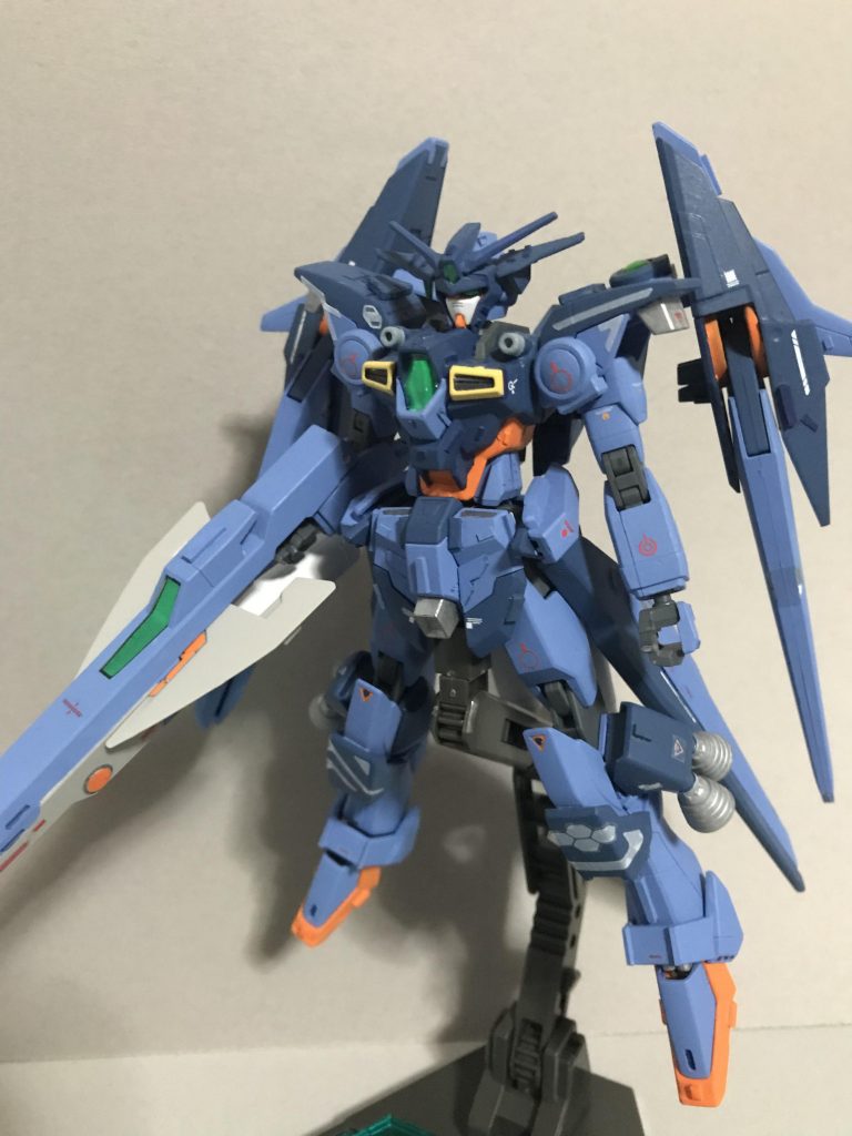 シュペールアルク立ち姿。
火力と加速力を上げるイメージで作りました。全体をプラ板とデカールで情報量を上げています。