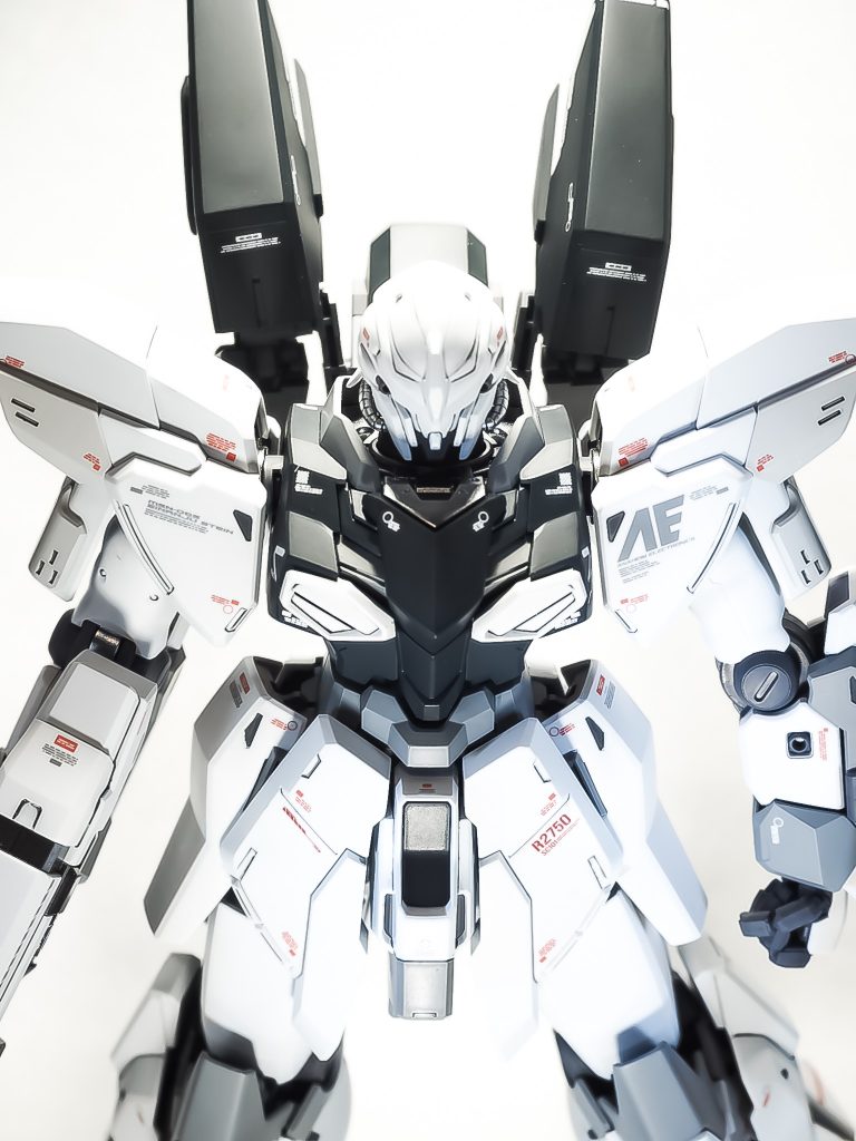 改修点は首の延長のみです。
2mmのプラ板を挟んでます。
2mm延長することで、首の可動域が増えるため、顎を引くことが出来ます。