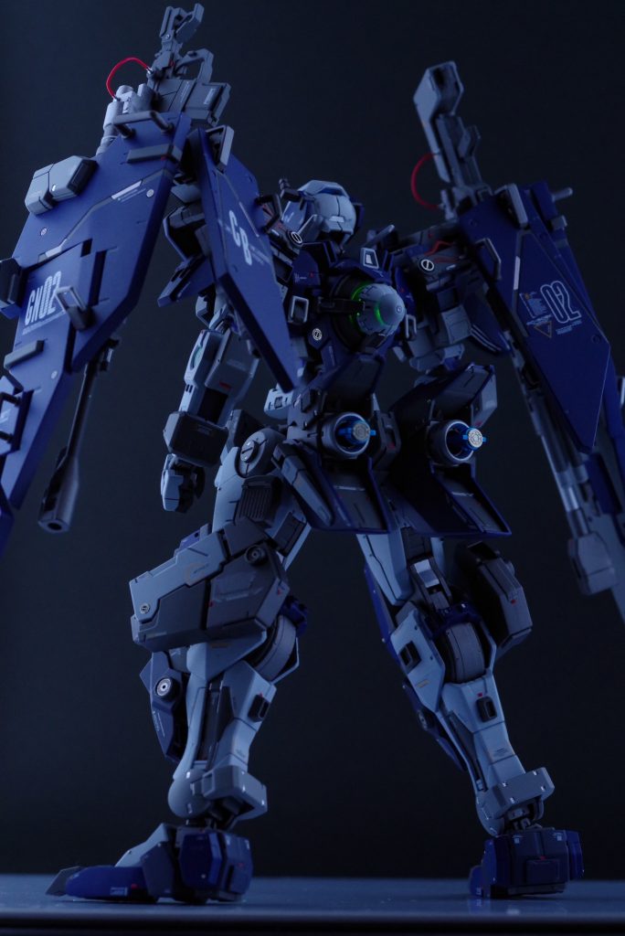 背面は追加盾に干渉しないようにディテールupパーツなどで情報量を増やしています