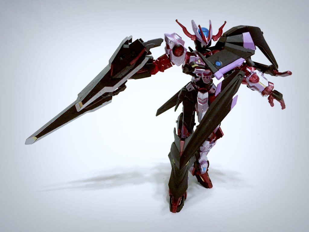 リネイムのブレイドアームモード。カタールにプラスして、バインダードラグーンを右腕に装備し、右腕を巨大な剣と化す。