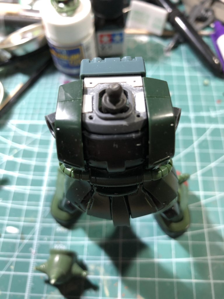 首回りのディティールアップです。