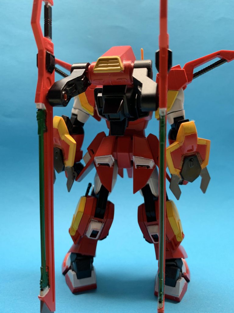 バック。色分けは配色パターンがカラミティからかなり変わってて、そこそんな色に塗り分けるの？！て所が結構あってびっくりしました。缶スプレーとガンダムマーカーのみでの塗装は難しかったです。