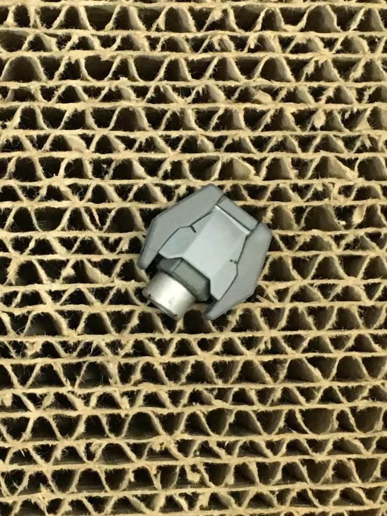 腰部のブースターはスパローの肩アーマーにAGE-1のブースターをつけました。