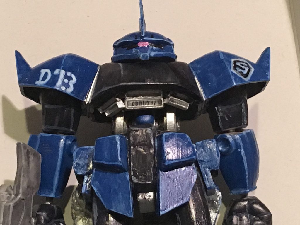 斜め下から。
マーキングは波佐本氏の作例を参考に、いつも通り爪楊枝にインクを付けて描きました。