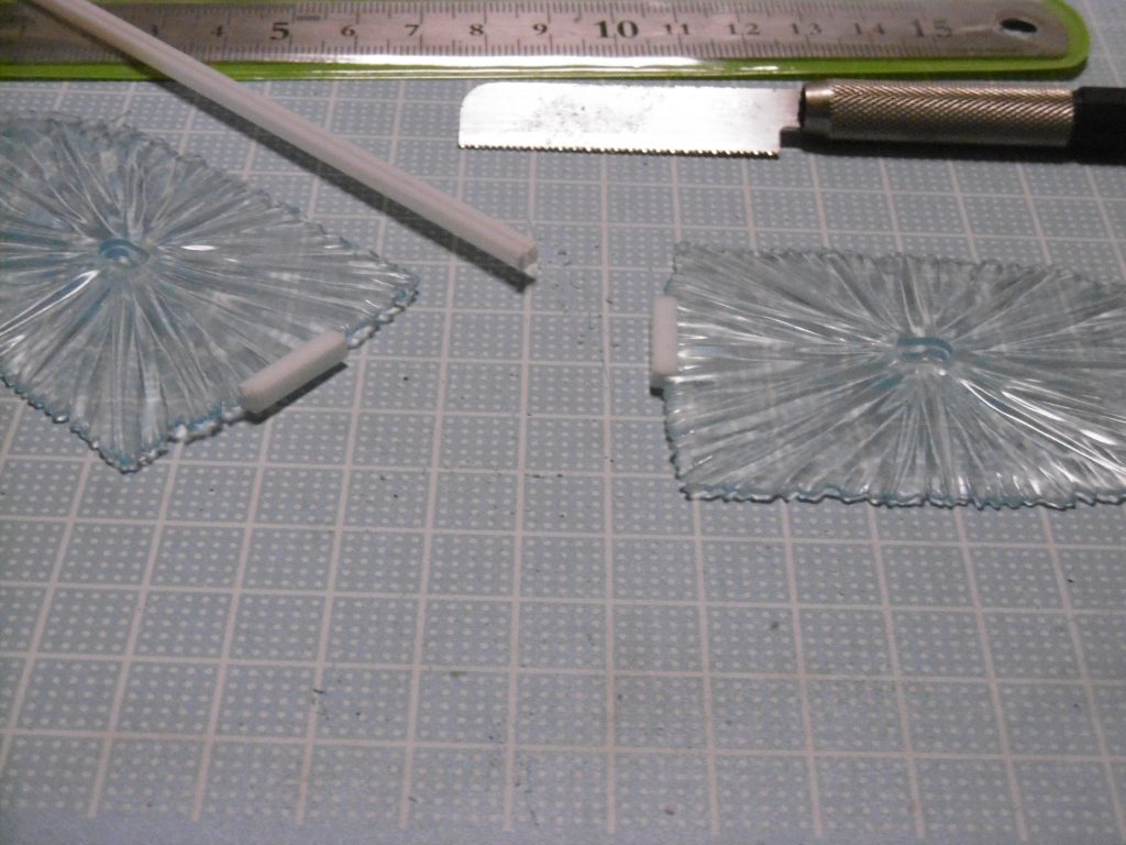 隠れ蓑は、ビームシールドx2&3mmコの字形棒で製作。
同じ長さに切り出して接着。
弄っている間に意外と噛み合う場所がありました