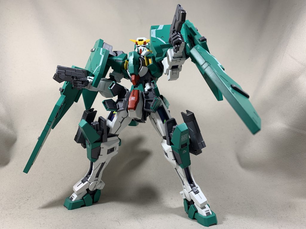 しかしMG...イイですね。
フルシールドに厚みがついた事でこんなポーズで
「デュナメスってキチンとゴツい機体だったんだな」と認識が変わりました