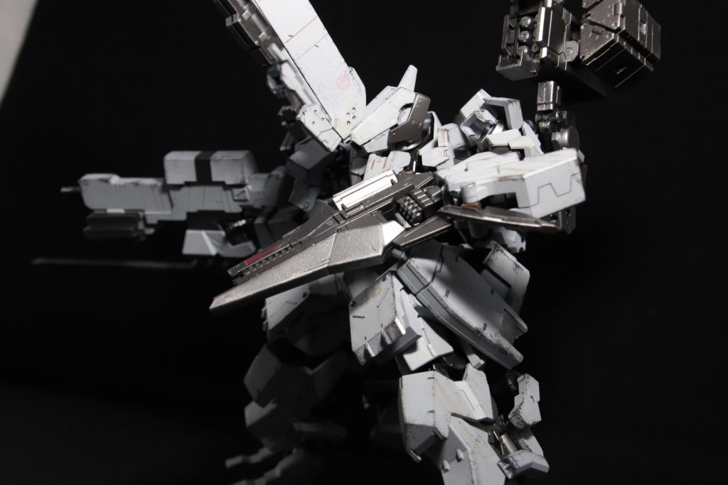 左手にはマシンガンを装備して牽制
しつつ着実にダメージを与える