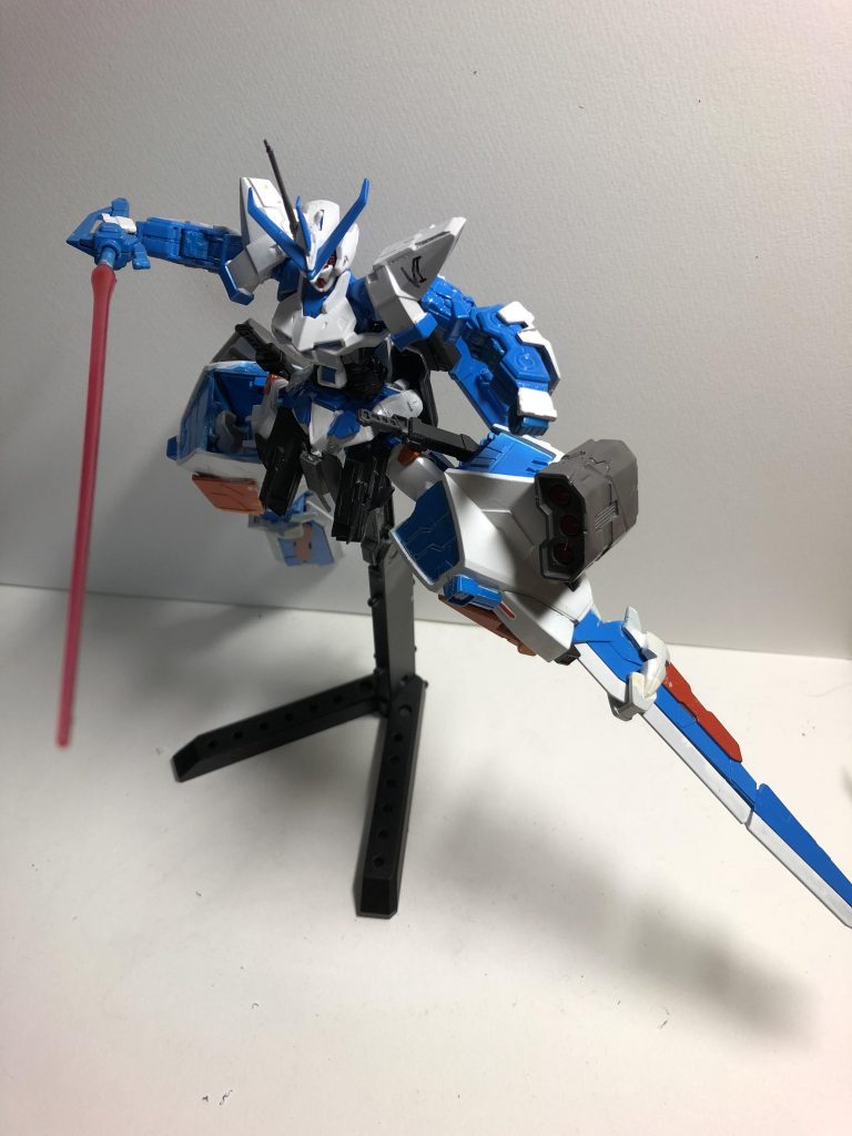 ストライカーの後ろにはなんか無駄にでかいビースサーベルがマウントされています。