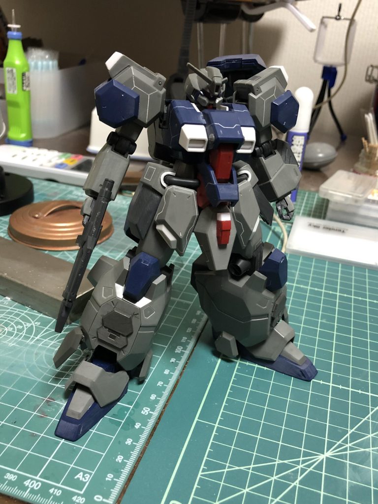 肩部分と脛部分、所々にディテール追加