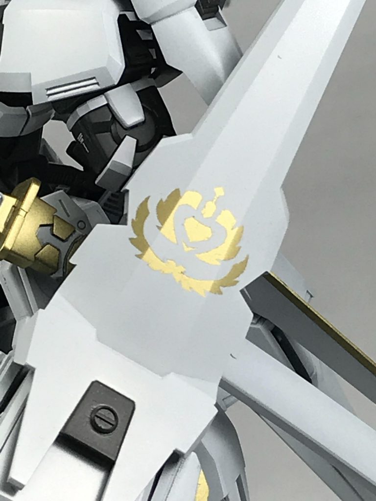 切り抜きミスで本来のロゴとほんの少し違ってしまいましたが、キレイにロゴを入れられて大満足です

  デレステの数ある衣装の中でヴァルキュリア・オースは自分にとって断トツで好きな衣装、それをある程度形に出来て本当に良かったです！