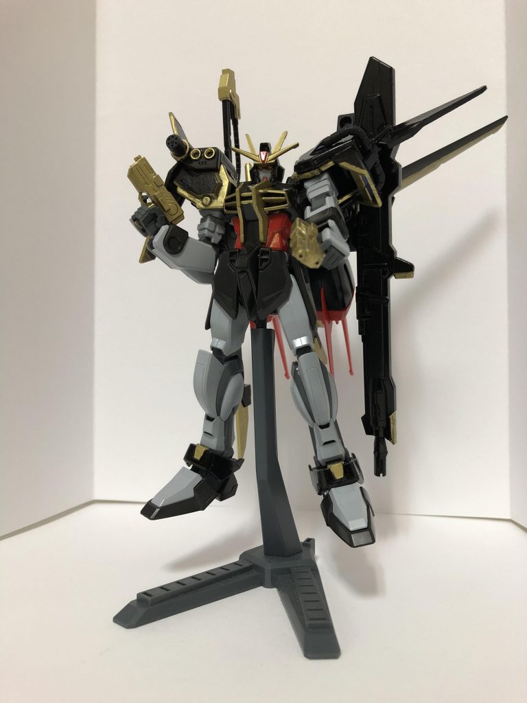 普段は迎撃用の肩武装やビームショーティー、ビームサーベルと言った手持ちの武器で応対をする事で消費を抑えつつある程度の戦果を見込める様になっています