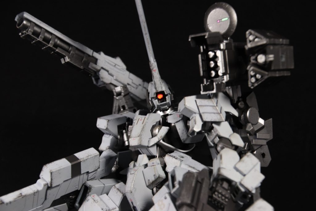 焼夷弾とナパームミサイルを装備していて
ナノラミネート装甲の弱点である熱による塗装剥離を狙っている