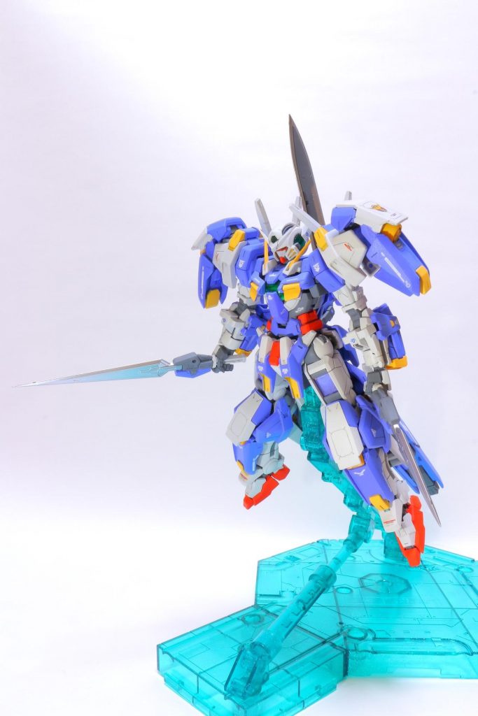 武装装備&各部展開状態。
各部の展開に関してはHGままになっています。
各武装の刃の部分はキットのメッキを活かしつつ、つや消しで落ち着かせています。