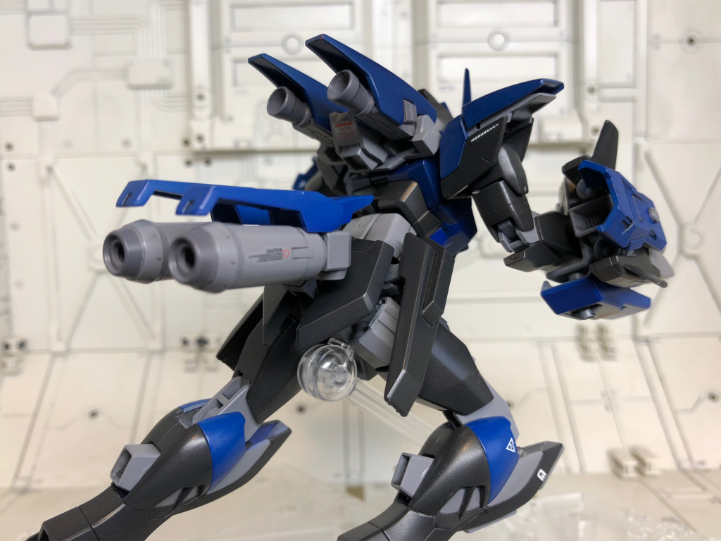 シルエット接続部には、高速で敵機に接近するためのスラスターが二基設置されている。腰部にも追加のロケットエンジンが搭載され、こちらは使い切った後は切り離すことが可能。
分離合体機構は省略されており、本体の性能向上と構造の簡素化に一役買っている。