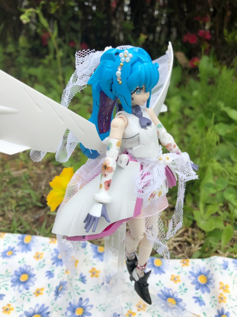 春ということもあり、その愛らしい姿からお花をイメージしました🌸もちろんレースはたっぷりと(♡ˊvˋ♡)両腕とスカートの前部分は、お花のネイルシールです✨