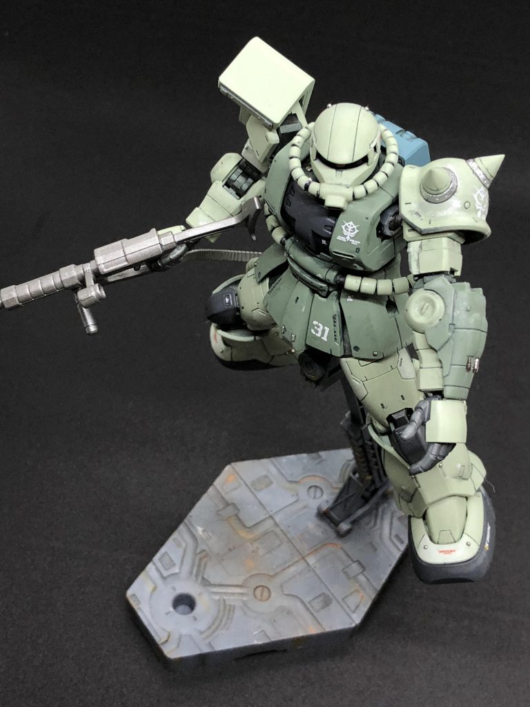 ベースにも手を入れて違和感を無くしています。