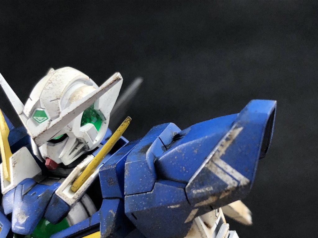 デカールはRGのものを使用し、ウェザリングに合わせてデカールを剥がしています。