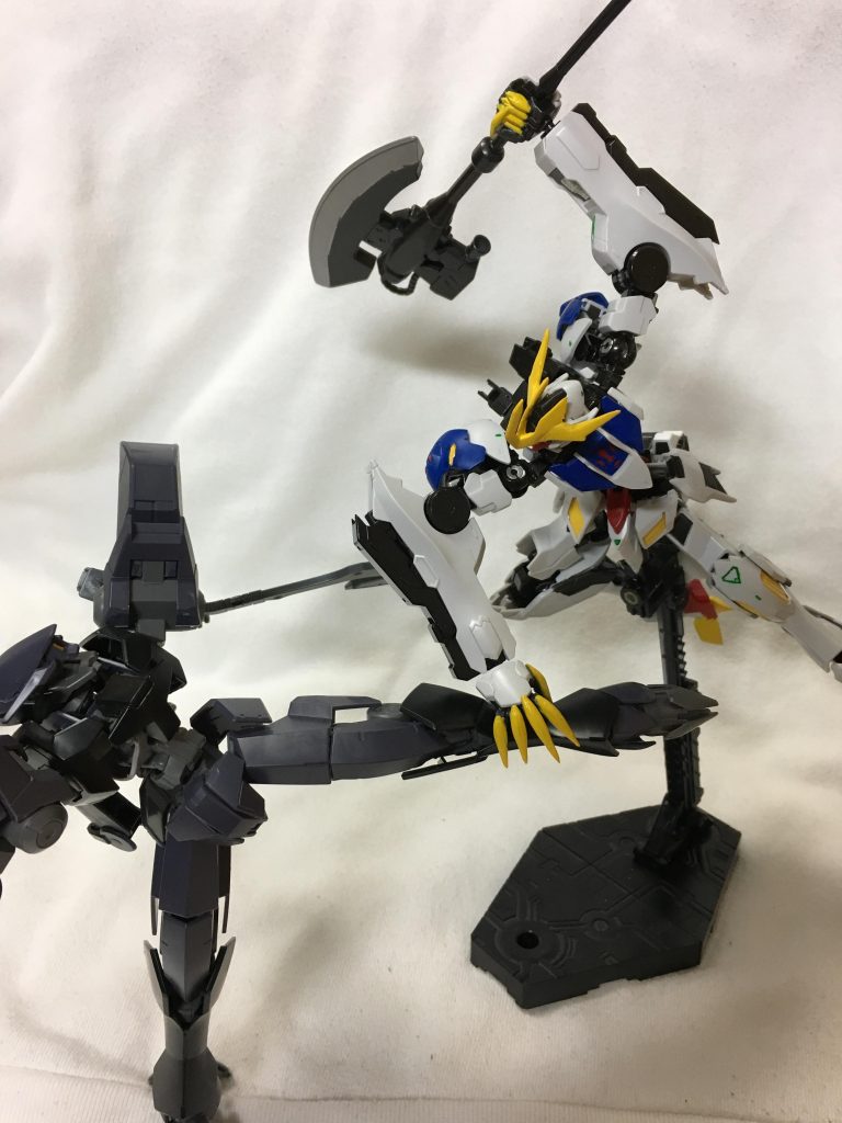 四肢と胴体を延長したのでこのように人に近い可動ができていると思います