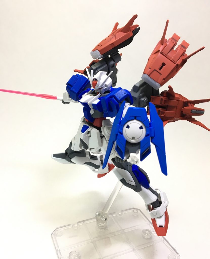 腰に2本ビームサーベルがあります。