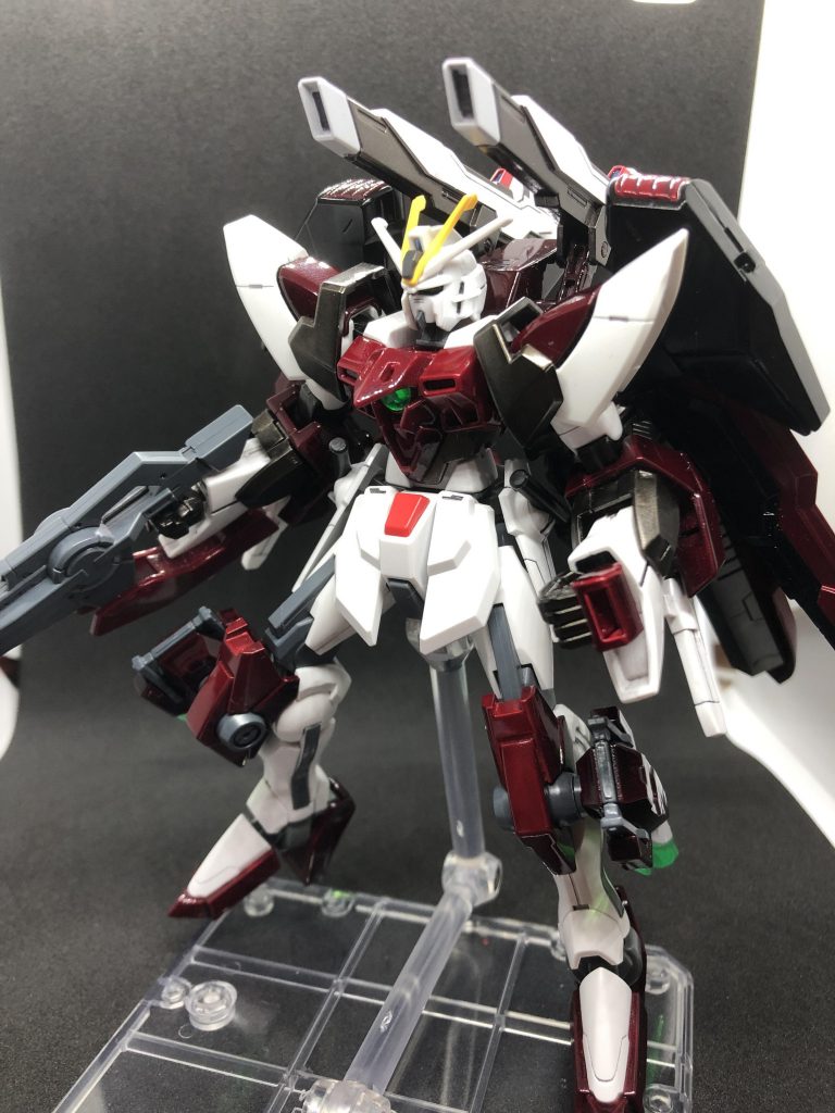 背部のビームキャノン展開形態。
両腕に備わったGNドライヴと、シールドの補助動力ユニットの恩恵もあり、高い威力と速写性の持つ砲撃が可能と言う俺設定。
ビームの光は、種の赤稲妻タイプ!