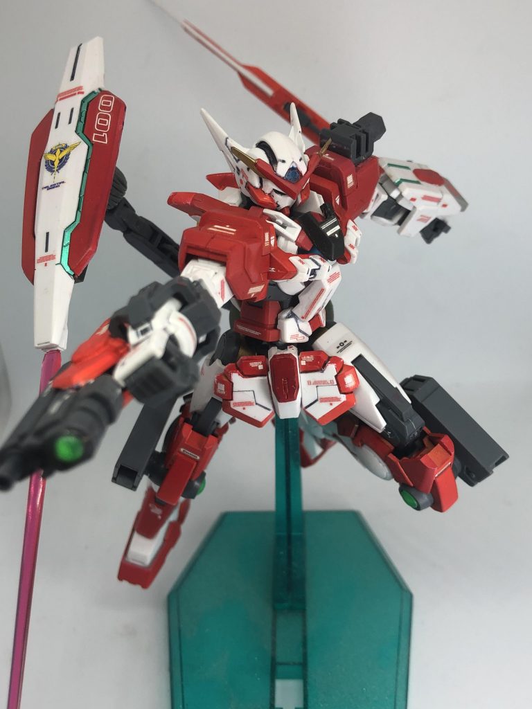 新武装であるGNオートシールドは敵の攻撃に対し自動で防御。
高機能レーダーの役割も果たしており、シールド裏面に装着されたビームサーベルでの追撃も可能となる。