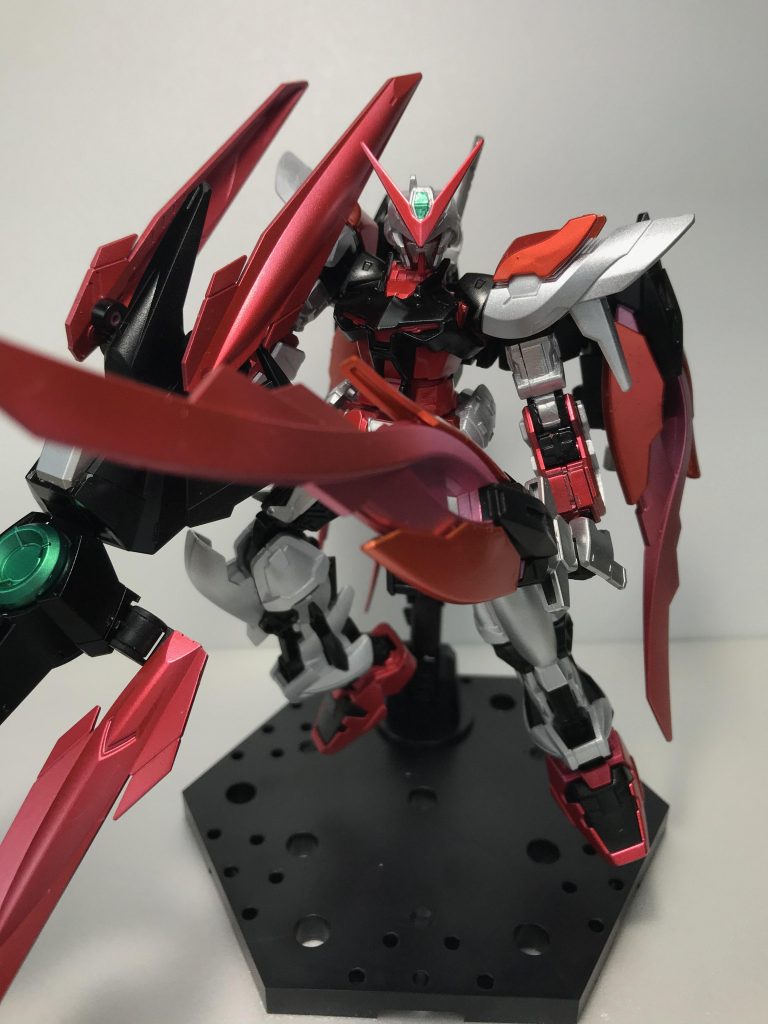 レッドフレームの赤主体のカラーリングにブラックを加えました。塗装前の撮影を忘れてしまいましたが、少し配色が変わってます。見比べてみないとわからないかもしれないですね。