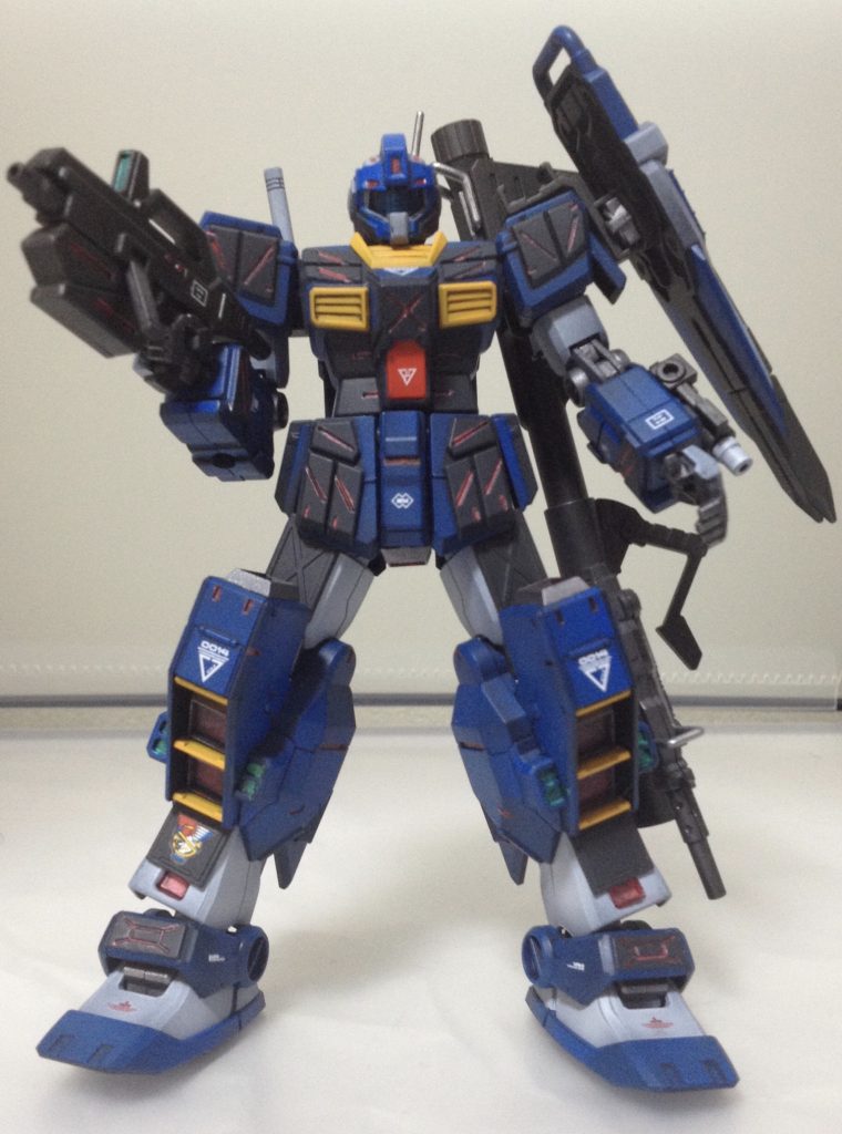 ジムストライカーをベースにヘイズルをミキシングしました、高機動型ザクの対抗機体として作成しました。