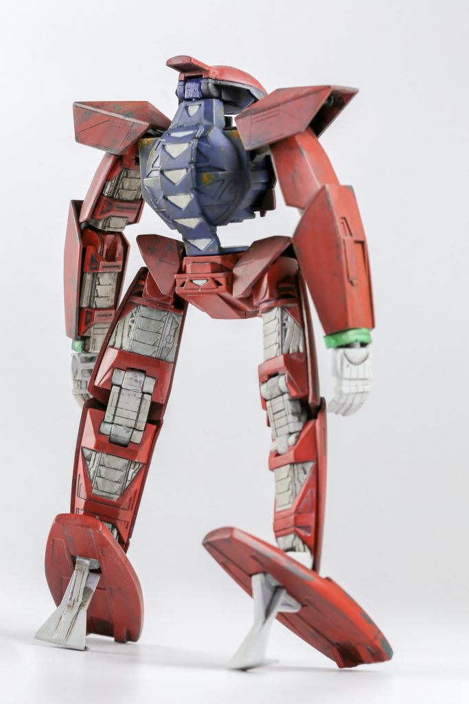 裏面はもっとも苦戦しました。
筋彫りの彫り直し、合わせ目消し。マスキング。どれをとってもこんなに苦戦したのはなかったように思います。吉本プラモ部さんの動画が勉強になりました。あれがなければ完成しなかったと思います。