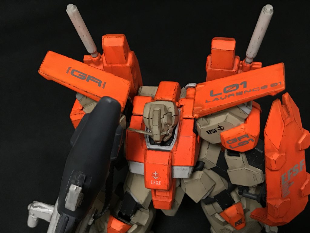 機体識別に他のゼネラルレビル所属機のジェガンやリゼルへロメオ、ジュリエットが使われているのに習い、本機はロメオとジュリエットの結婚をとりもった修道僧ロレンスの名からL01(ロレンス01)の呼称で呼ばれる。
肩にロレンス01と細かく英語のデカール貼り付けるのが大変でした^_^;