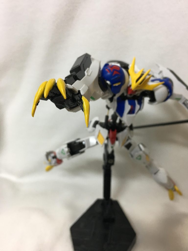 「三日月、これで終わりにしないで……ッ！あなたの大きな手は、きっと、大切な何かを掴めるはず……ッ！！」