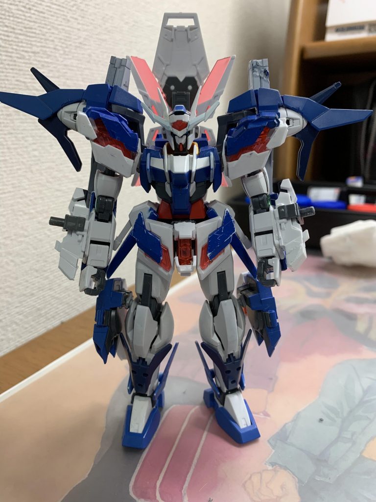 バックパックにGNドライヴを2つ脚部にGNドライヴを2つ搭載。
そして見えてる部分は少ないけどフルサイコフレーム機という設定。