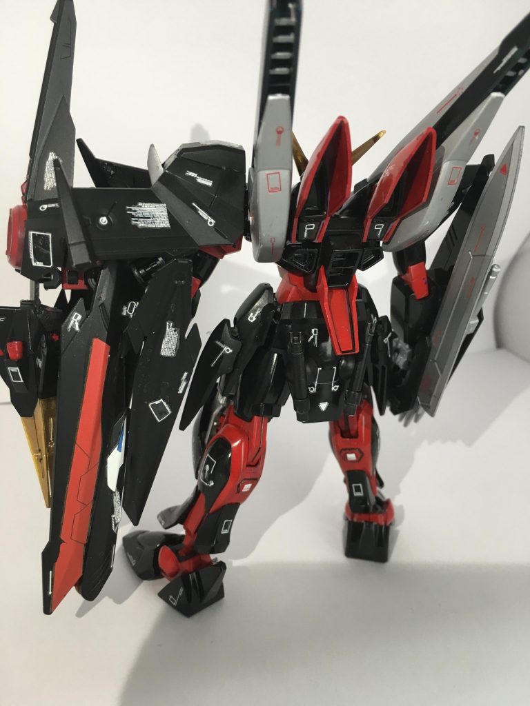 バックショット
腰にビームサーベル2本をマウントしてみました。