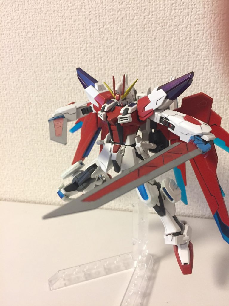 フォトンエッジ
フォトンストライク専用の近接武器。刃部分にエネルギーを滞留させる事で斬れ味を増加させている。