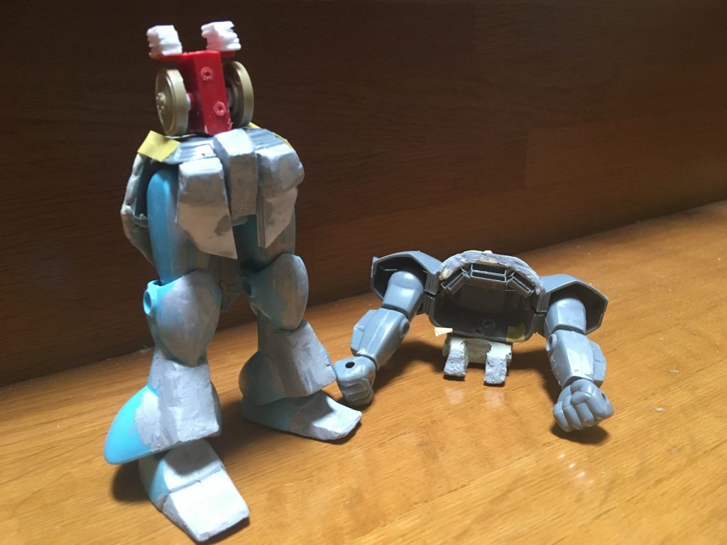 胸部との接続はプラ板の積層にて調整しました。