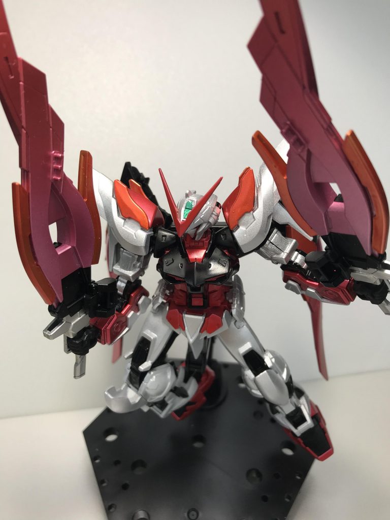 わかりにくいですが、赤系の色を五色塗り分けています。ベースの色を少しずつ変えて、最後はクリアレッドでトーンを整えています。