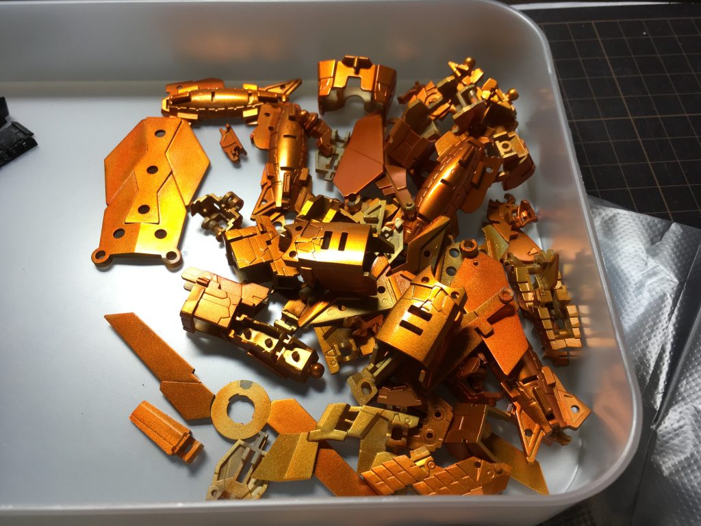 サイコフレームはガイアのSBゴールドを下地にクリアオレンジを重ねました。