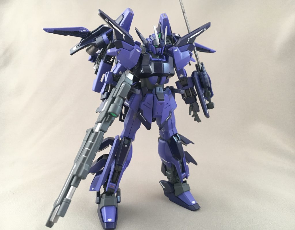 全身のバーニアを露出させた高機動形態
「W-INGモード」。
バックパックと腰部にトールギス、脚部にGバウンサーのバーニアを移植し、加えて肩部にもバーニアを追加。
総計20基の大型バーニアによって空を宇宙をかっ飛びまくるモードです!