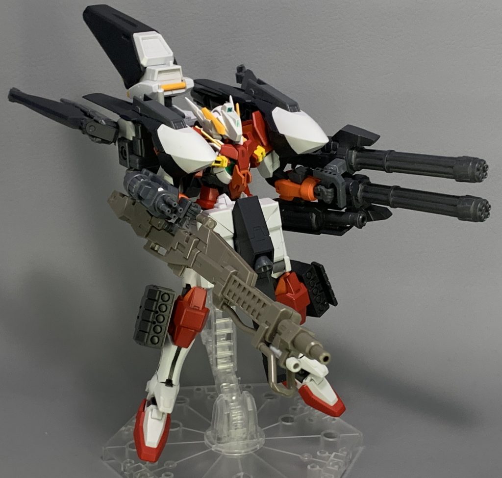 【アストレアG ラーⅡα】
アストレアGにフルドドⅡを装備した形態の一つ。大型のスラスターユニットが追加されたことで、機動力が大幅に向上した。また、フルドドⅡのジェネレーターのエネルギーを武装に回すことで、高威力のビームスマートガンを使用可能となっている。
さらに余剰粒子を使うことで、GNフィールドも発生させることができ、攻守速に優れた性能を会得した。