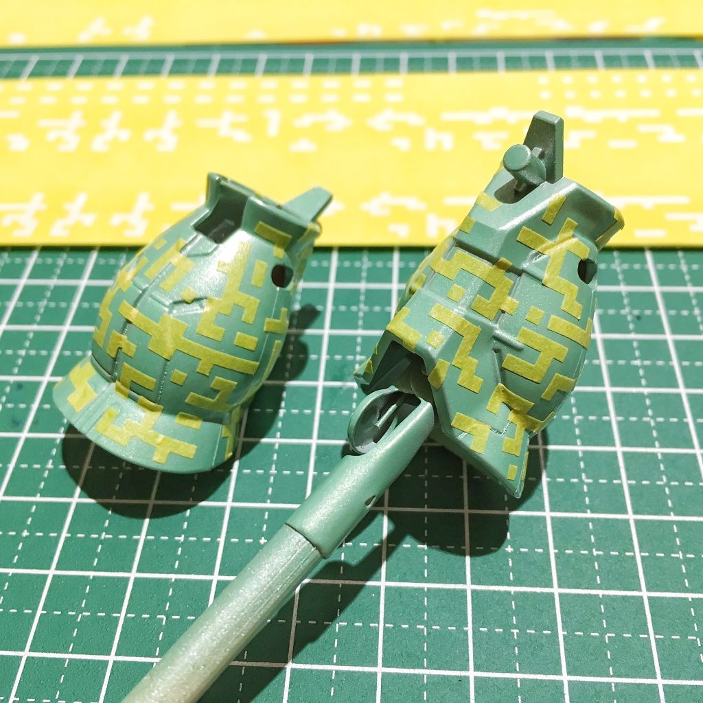 ハイキューパーツ ドット迷彩用マスキングテープ S貼り付け状態。曲面に貼るのが難しいのと、全体のバランス取りに苦労しました。
