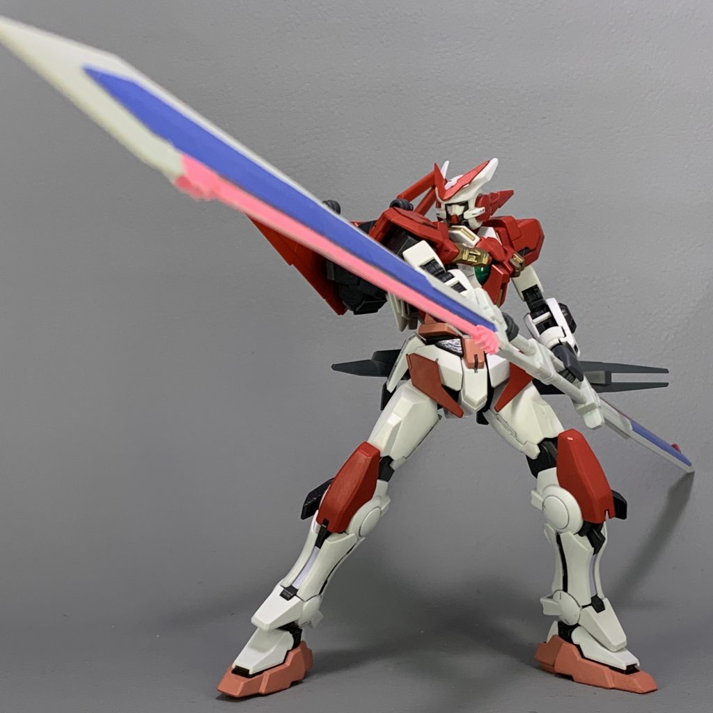 【アストレアC ソードシルエット】
アストレアCにソードシルエットを装備した形態。エクスカリバーの運用に支障がないように、両腕の装甲は取り外されている。
シルエットのフラッシュエッジビームブーメランも問題なく運用でき、簡易的なビット機能を内蔵することで、ある程度の操作が可能。さらに、腰部のビームサーベルも問題なく使用可能である。
また、本機のビームライフルは銃口からビームサーベルを形成できるため、偶然にも七つの剣を備えることとなった。

備考
 この装備は、割とその辺にあったものを取って付けて作ったものですが、意外とちゃんとまとまった気がします。アンテナはいつかハルートみたいなマスクをつけてみたいです。