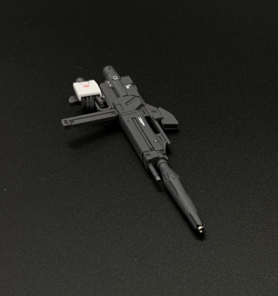 銃口はピンをそのまま差し込むだけなので簡単にワンポイント入れれます。