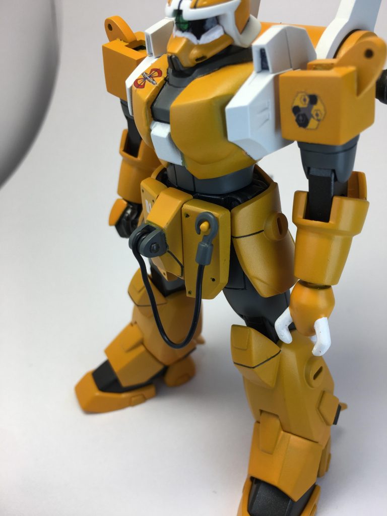 フロントアーマー、ウィンチ、フックがノーマルとことなるので加工しました。
フロントアーマーは元のアーマーにパテを盛って後はゴリゴリ削って整形!
ウィンチとフックはプラ板から整形&削り出しました。