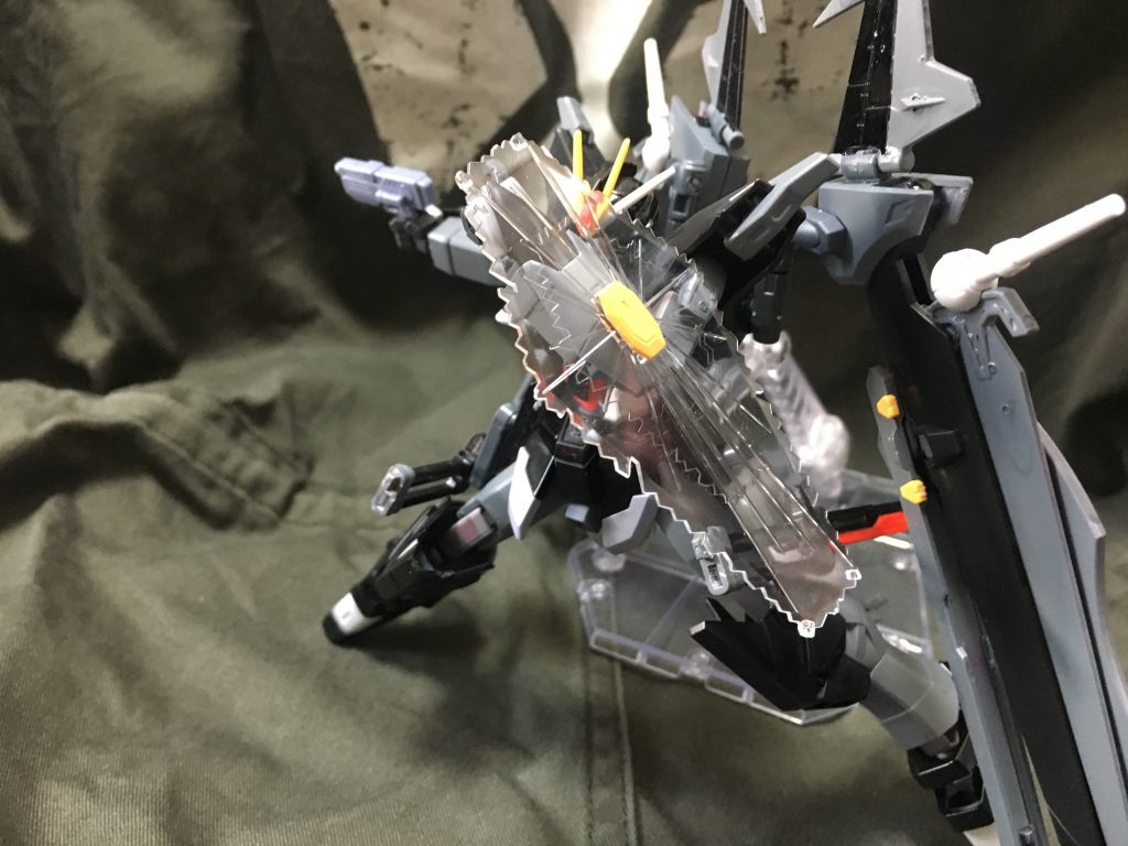 ビームシールドも装備。
ただエネルギー消費が激しい為基本は回避。直撃コースをビームシールドでガードします。