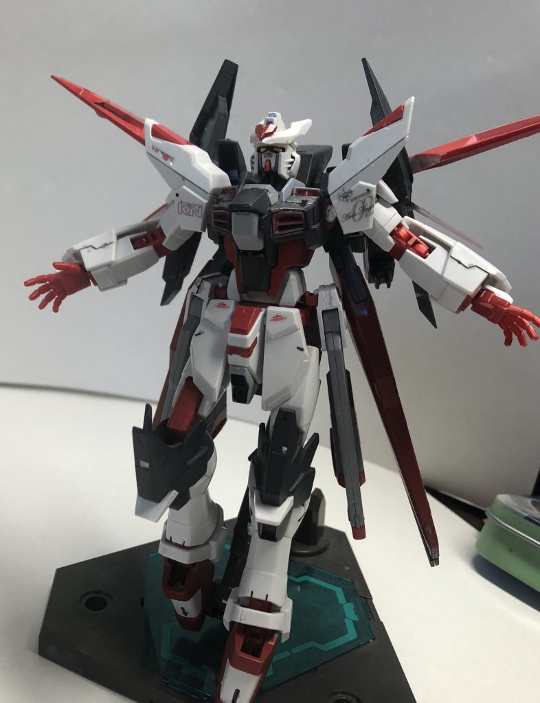 ブレイズバーストシステム
背中のエールフェニクスを展開することで使用可能となる強化システム。機体性能を著しく高め全身のフレームから赤い炎のような光が漏れ出す。3分ほど使用可能であり使用後の機体性能は3割低下する。