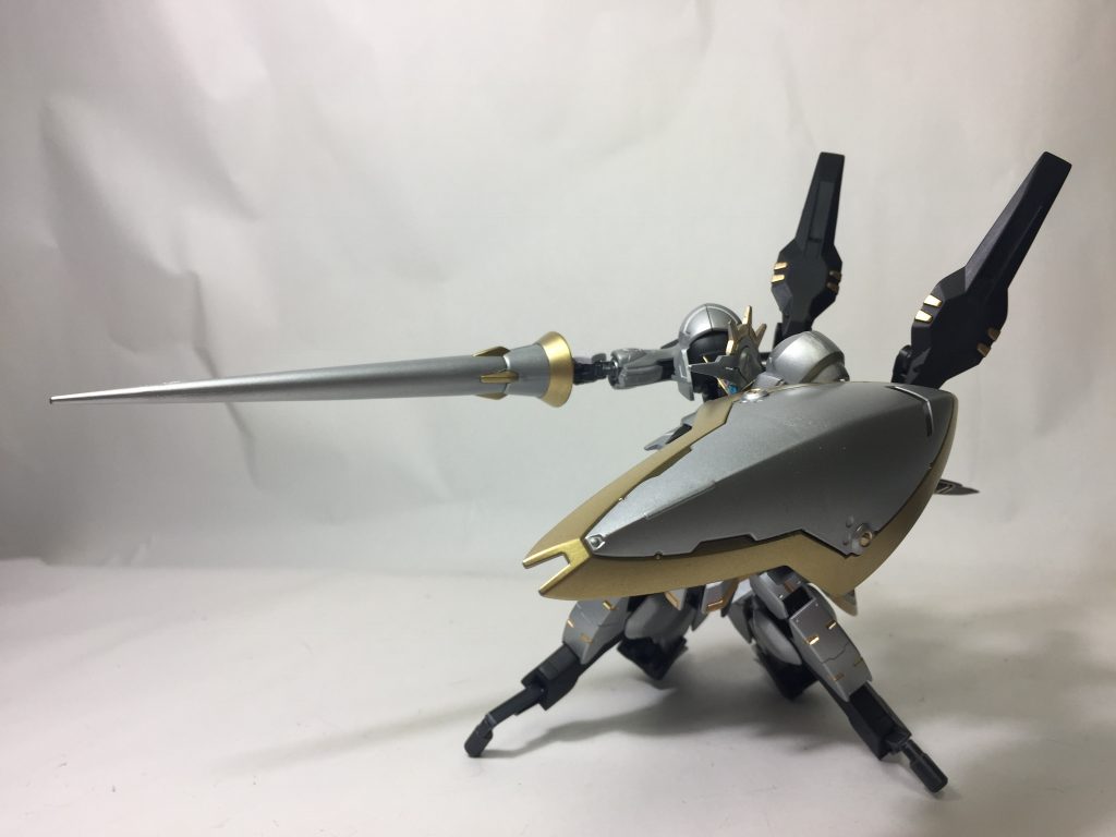 シールド構え。
本体くらいの大きさの少し大きめのシールド。