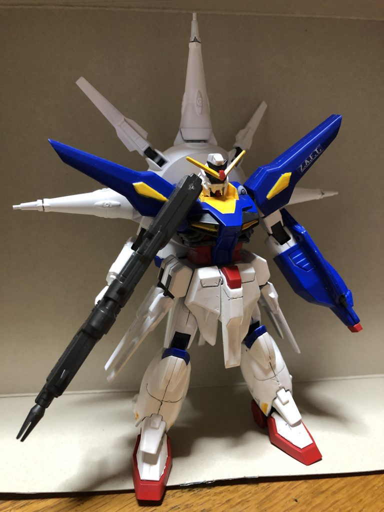 別アングルから。元々のダークな色合いを全て払拭し、主人公機になってもおかしくない色合いにしました。